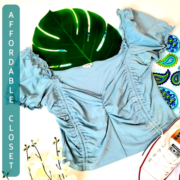 Garage Tops - 🍟 Sky blue flirty off the shoulders cropped top size medium 🍟